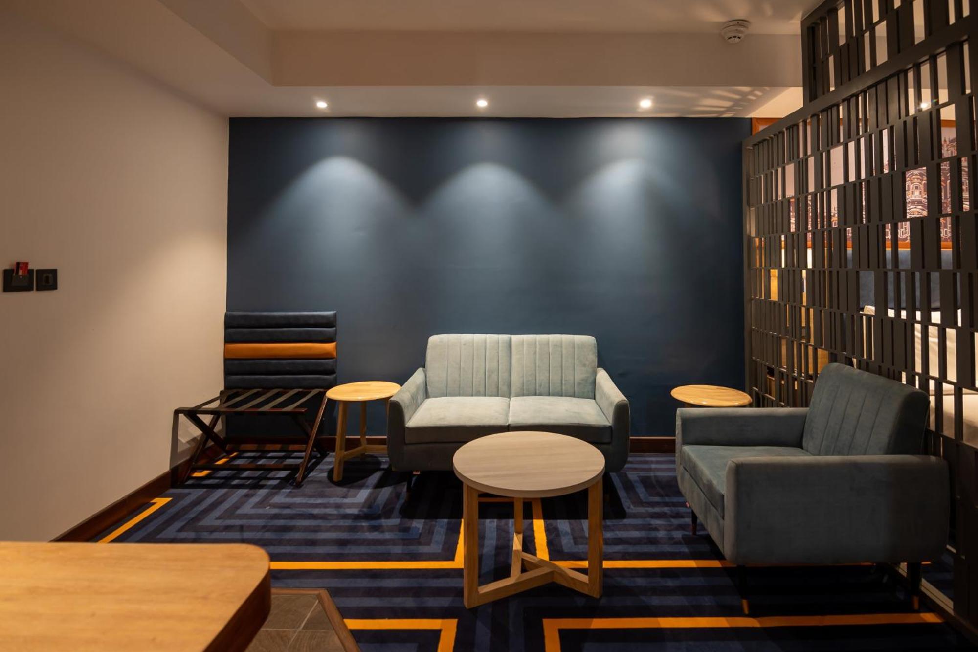 Holiday Inn Express & Suites Jaipur Gopalpura Exterior photo